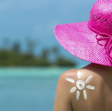 Συμβουλές για προστασία των μαλλιών από τον ήλιο