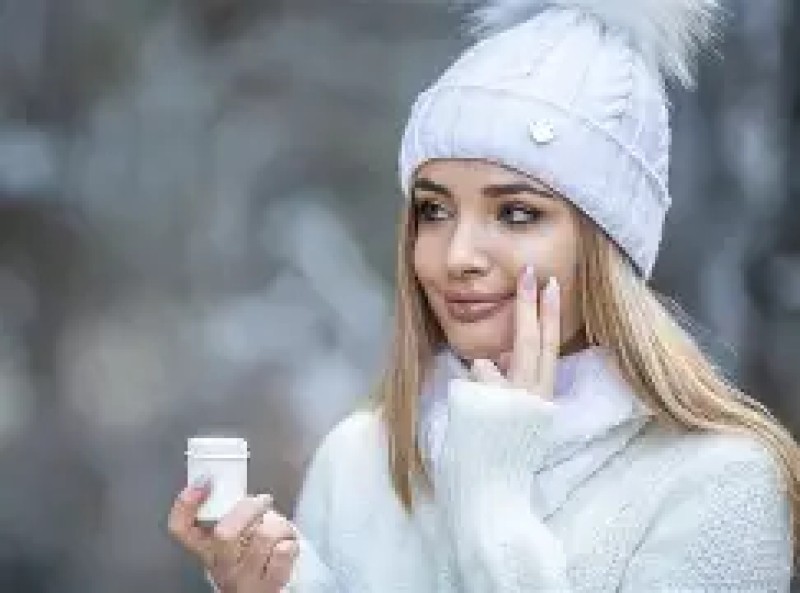 Πώς να προστατεύσεις το δέρμα σου από το κρύο, τον αέρα και τη θέρμανση