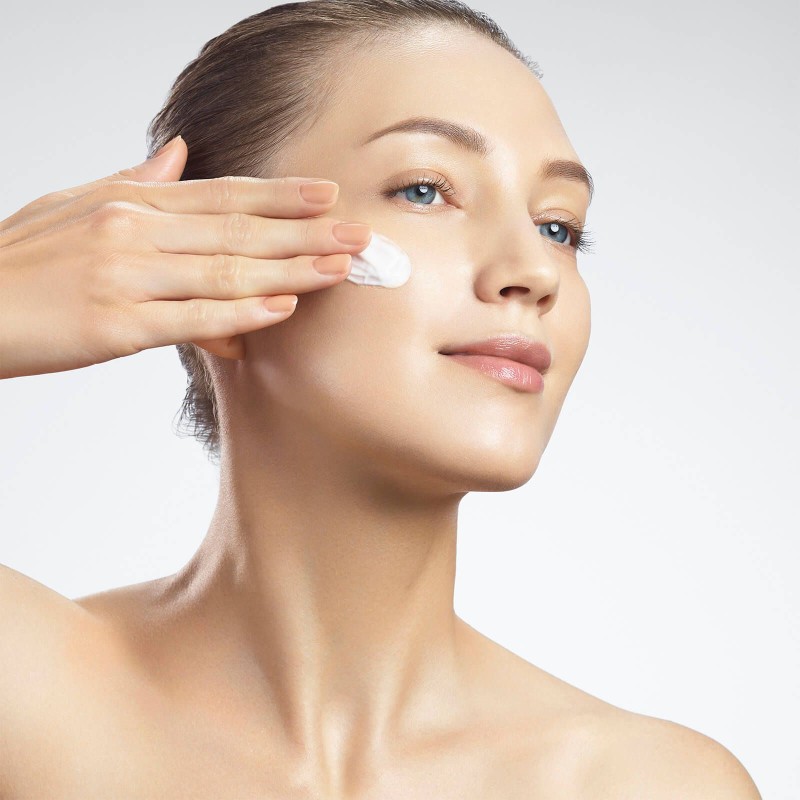 Ενυδάτωση με Έλεγχο Λιπαρότητας: Το Μυστικό για «Καθαρή» και Υγιή Επιδερμίδα